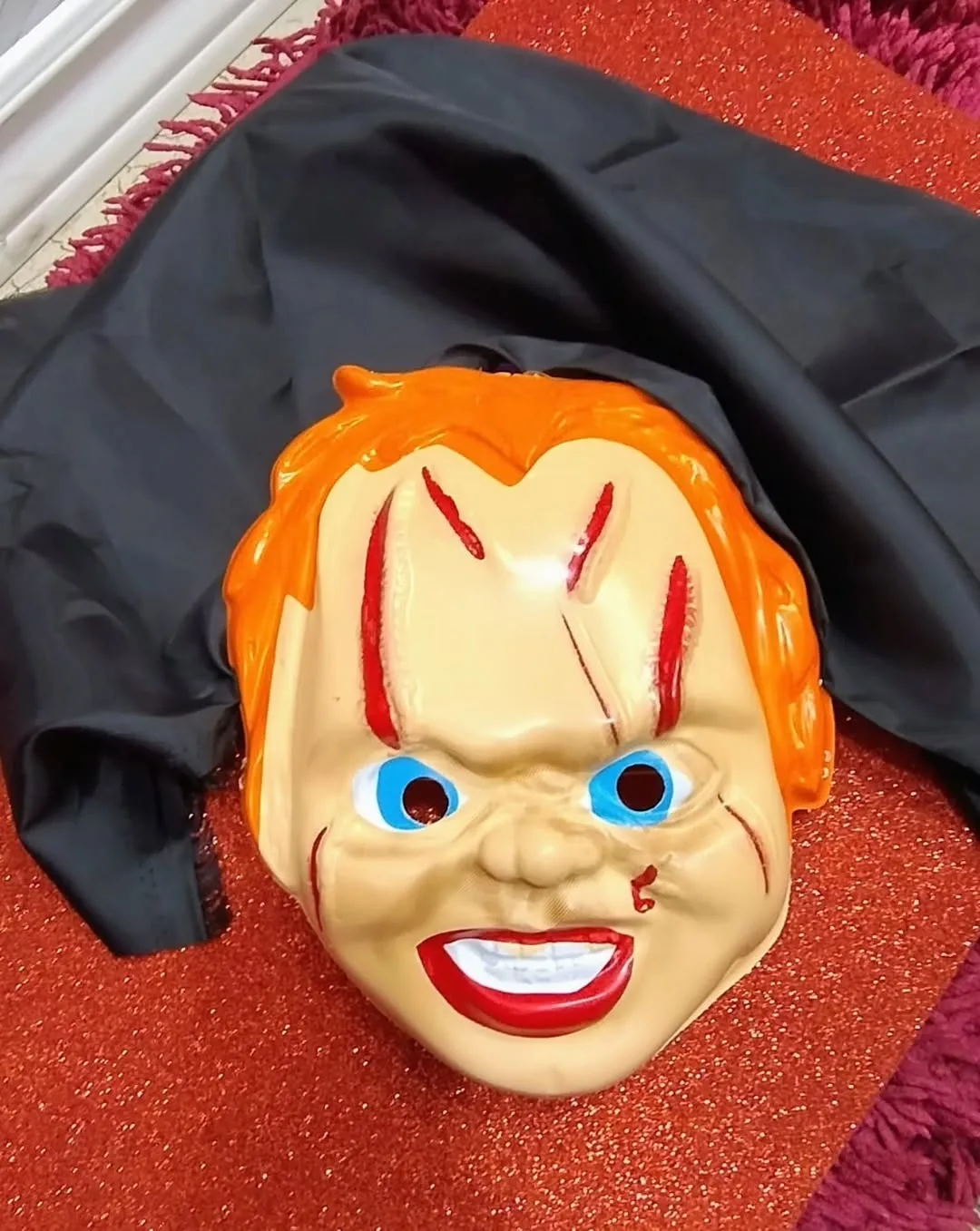 Máscara de personaje de terror con cabello naranja