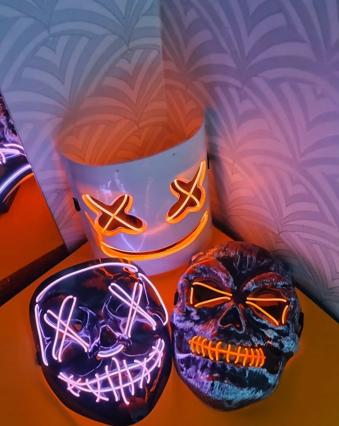 Máscara luminosa con diseño de calavera